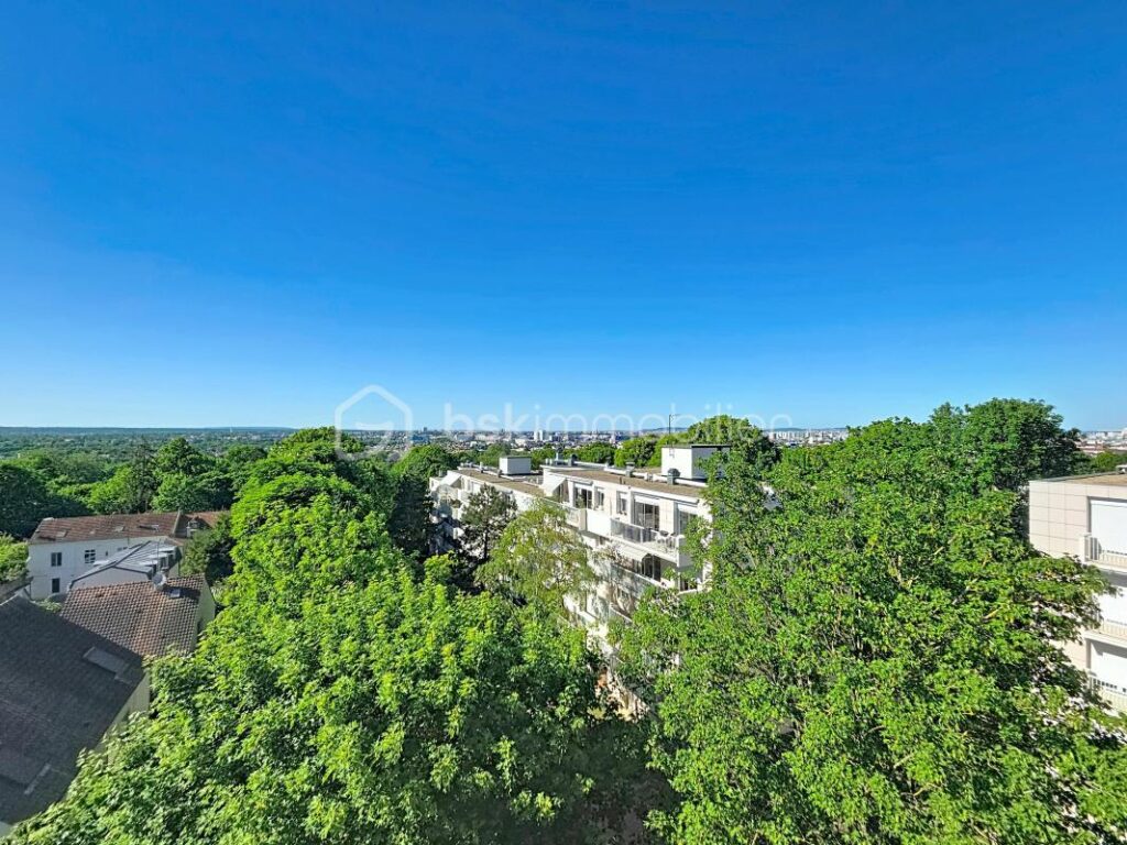 RUEIL-MALMAISON – Résidence du Bois Préau – Studio dernier étage vue arborée avec balcon, parking et cave – 1 pièce – NR chambres – 26 m²