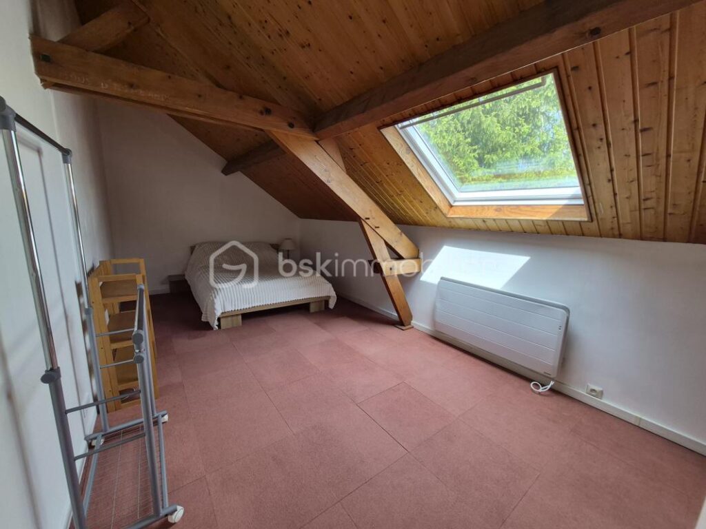 Belle maison de 113.75 m2 avec terrain, sous sol – 6 pièces – 4 chambres – 113 m²