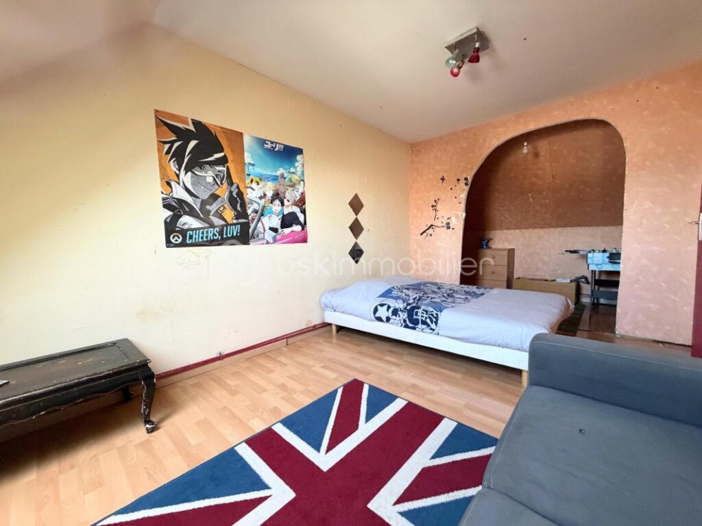 Maison de 106 m2 à rafraîchir de l’intérieur avec beaucoup d’atouts et en prime une belle vue sur les Pyrénées – 7 pièces – 4 chambres – 106 m²