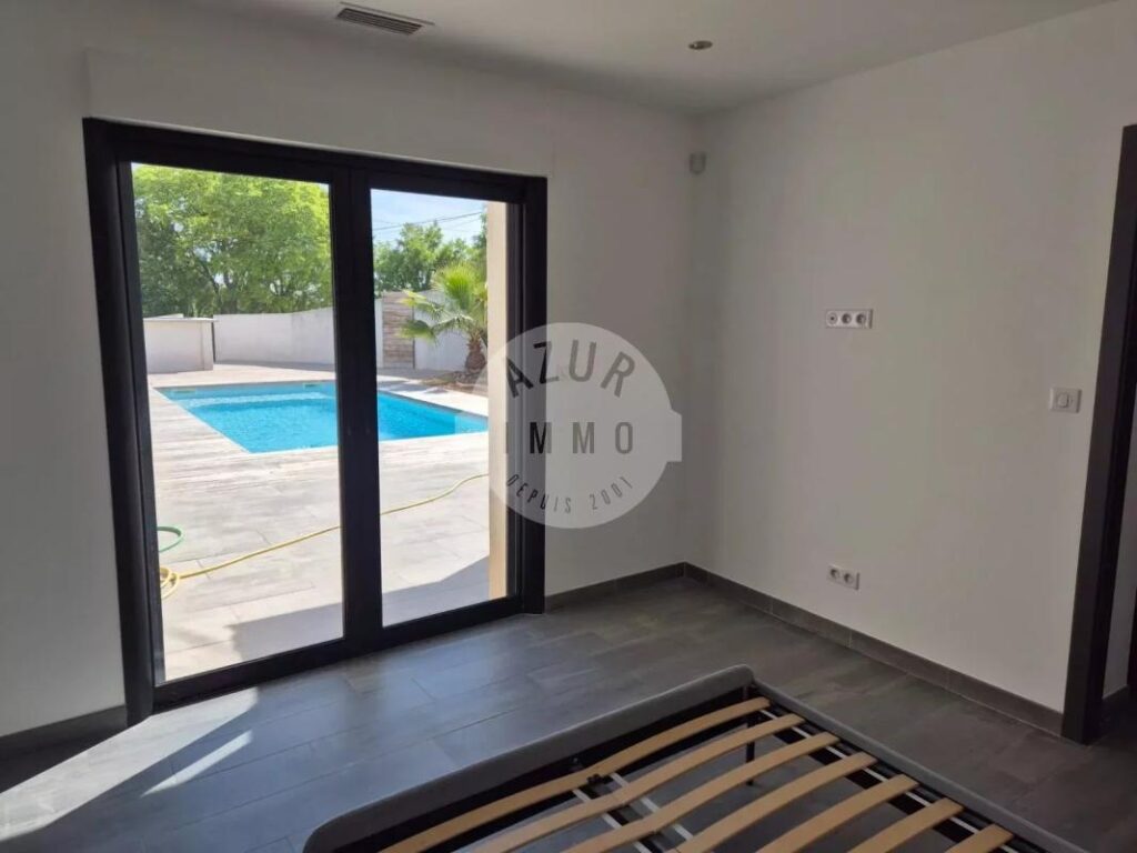 LOCATION – Villa Lascours 135m² sur 2200m² de terrain avec piscine et garage – 4 pièces – 3 chambres – 135 m²