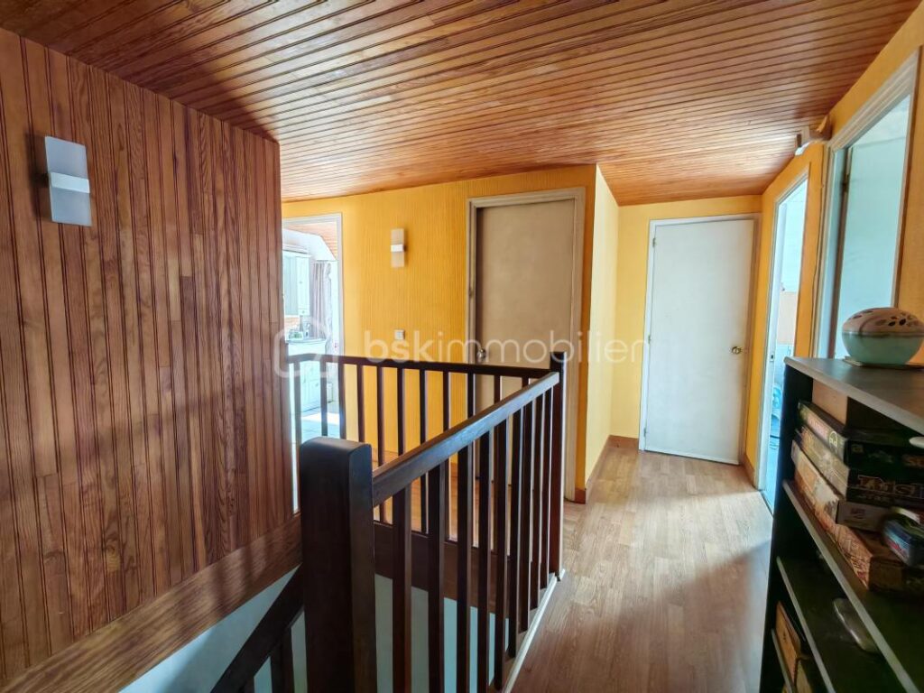 Maison familiale 5 pièces sur 3 niveaux – 137 m² – total surface au sol 250 m2 – Terrain 616m2 – Osny (95) – 5 pièces – 4 chambres – 137 m²