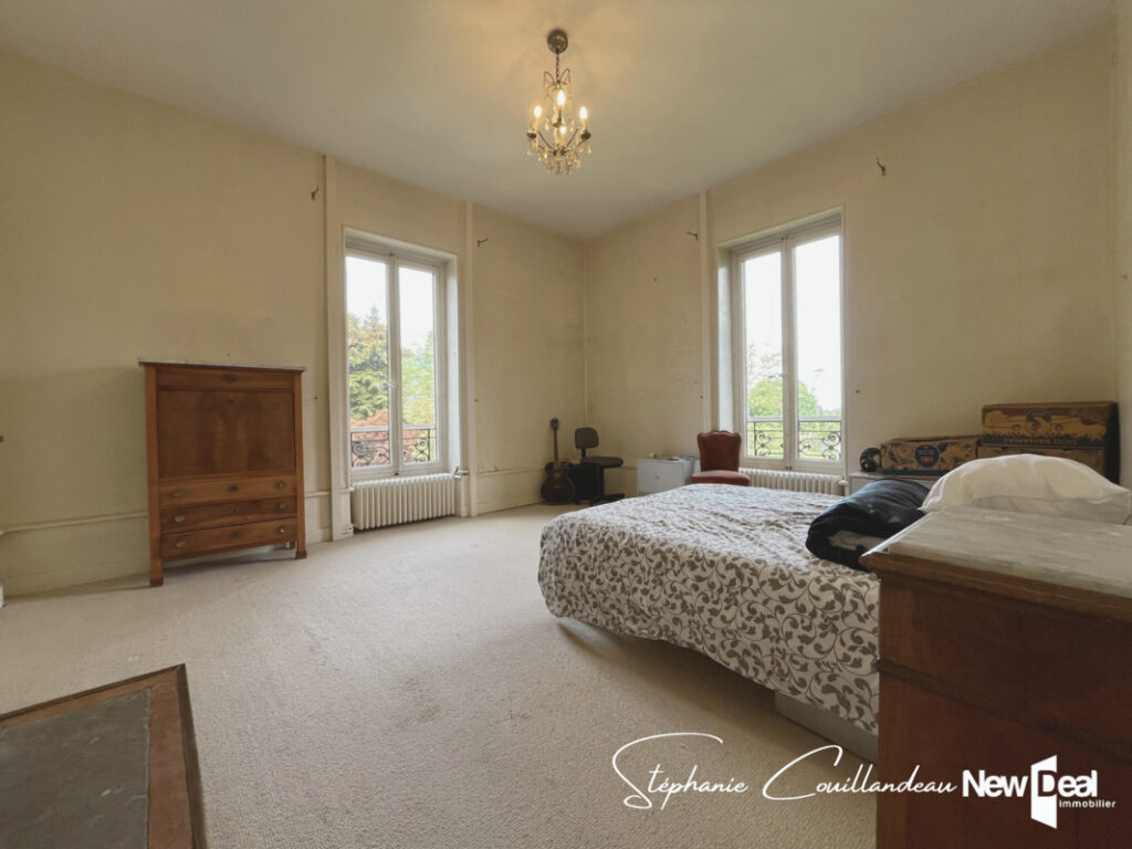 Grande maison de maître sur les hauteurs de Chambéry (limite Sonnaz) au calme avec vue dégagée – 8 pièces – 6 chambres – 213 m²