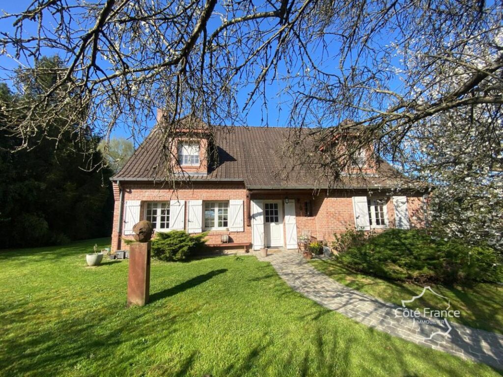 Villa dans un parc paysagé – 7 pièces – 5 chambres – 180 m²