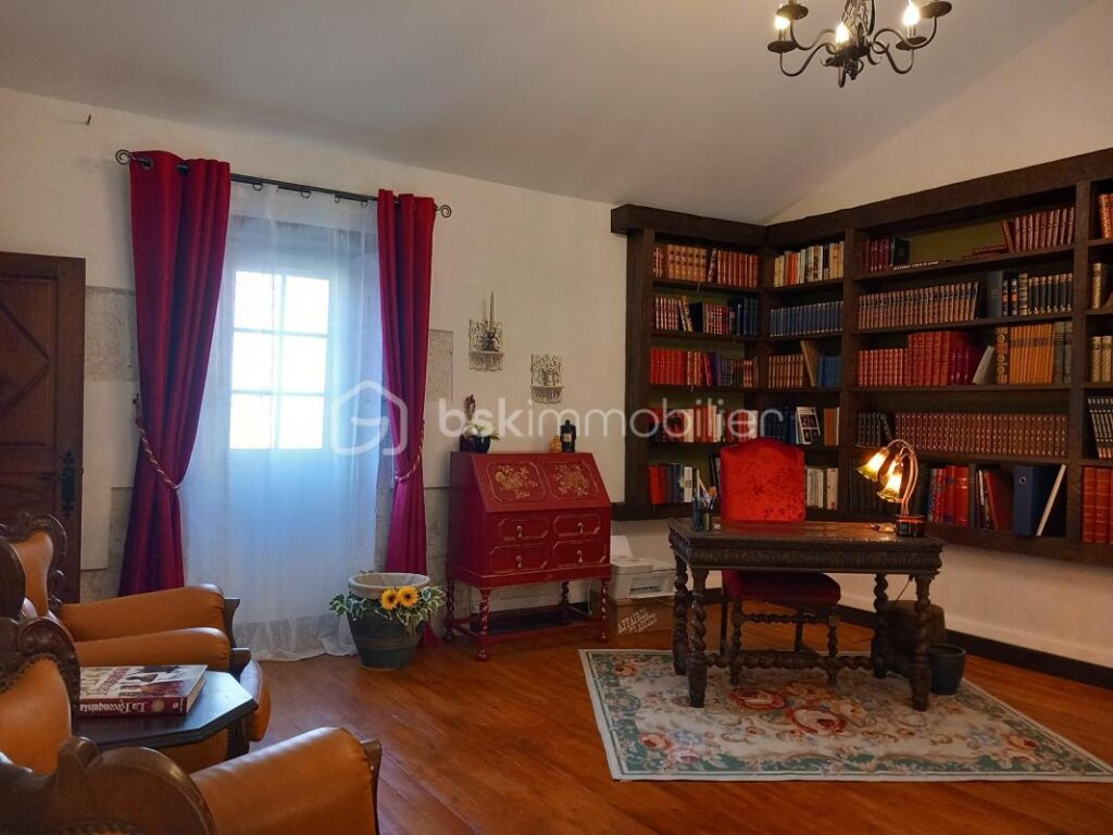 PROPRIETE EN PIERRE PROCHE AGEN- 3 CHAMBRES- MEZZANINE- JARDIN- CLOITRE – 5 pièces – 3 chambres – 181 m²