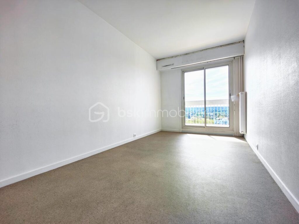 Bel appartement 3 chambres av 2 grands balcon cave 2 pl parking – 5 pièces – 3 chambres – 96 m²