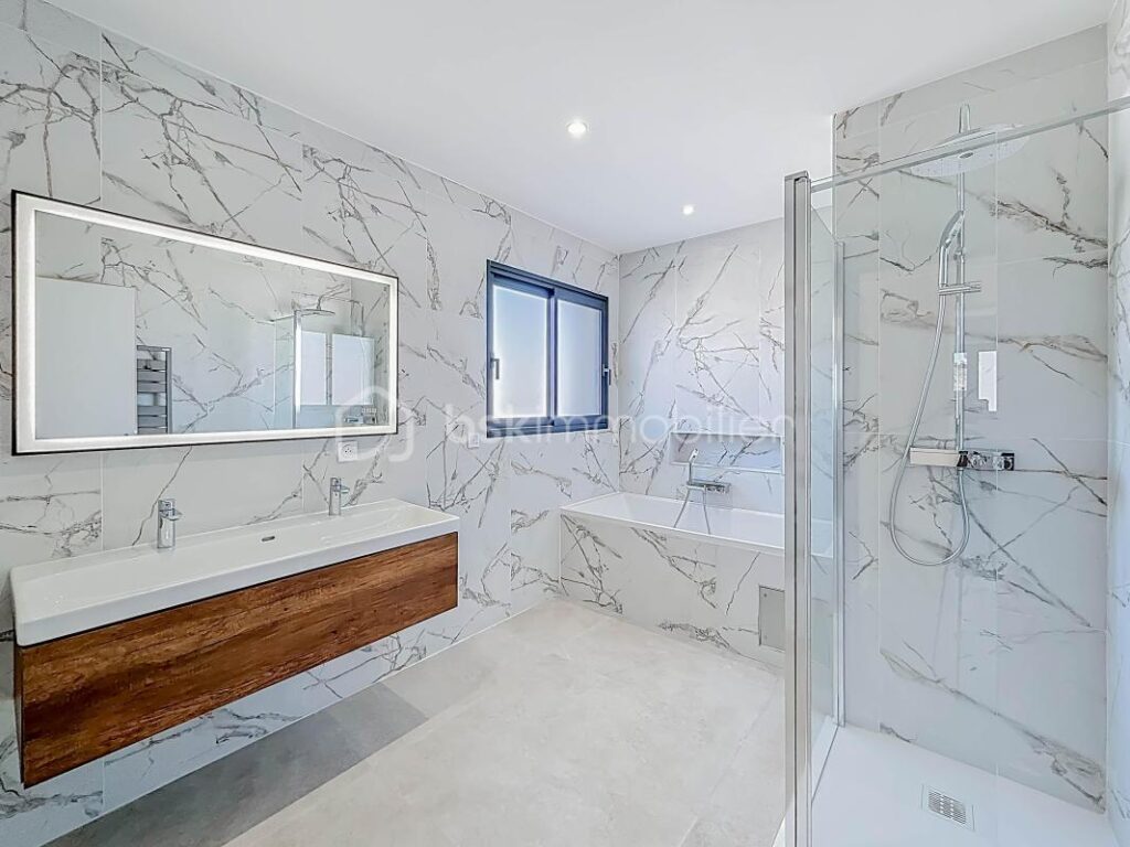 *** VILLA CONTEMPORAINE DE 130M2 AVEC GARAGE ET PISCINE – ARPAILLARGUES ET AUREILLAC *** – 5 pièces – 4 chambres – 120 m²