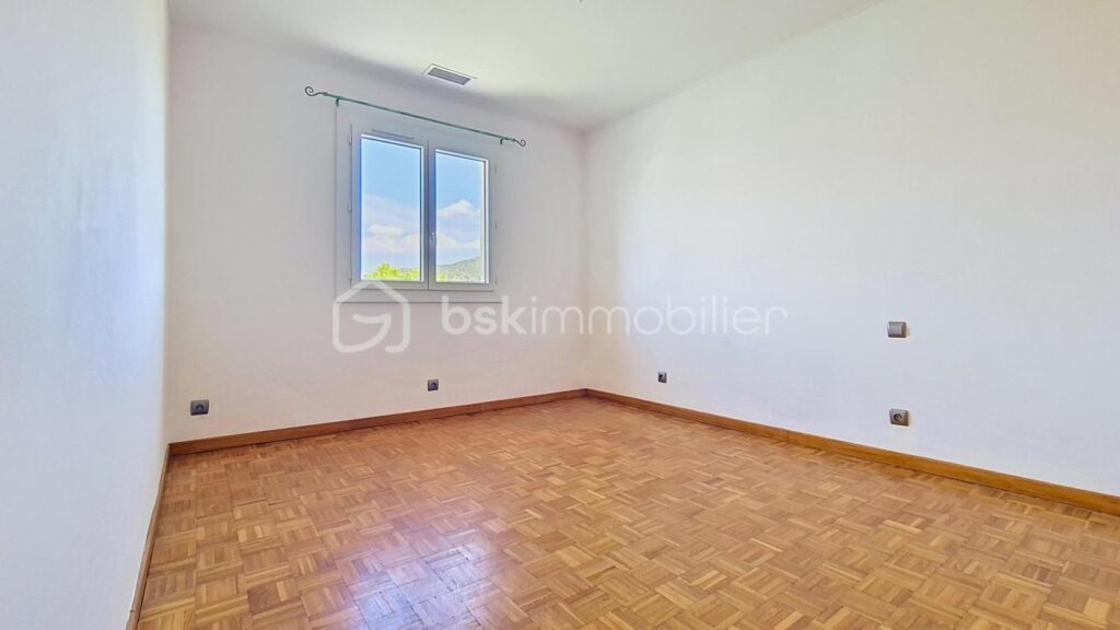 VILLA 4 FACES – VUE SUR LE CANIGOU – 4 CHAMBRES – PISCINE – GARAGE – 6 pièces – 4 chambres – 155 m²