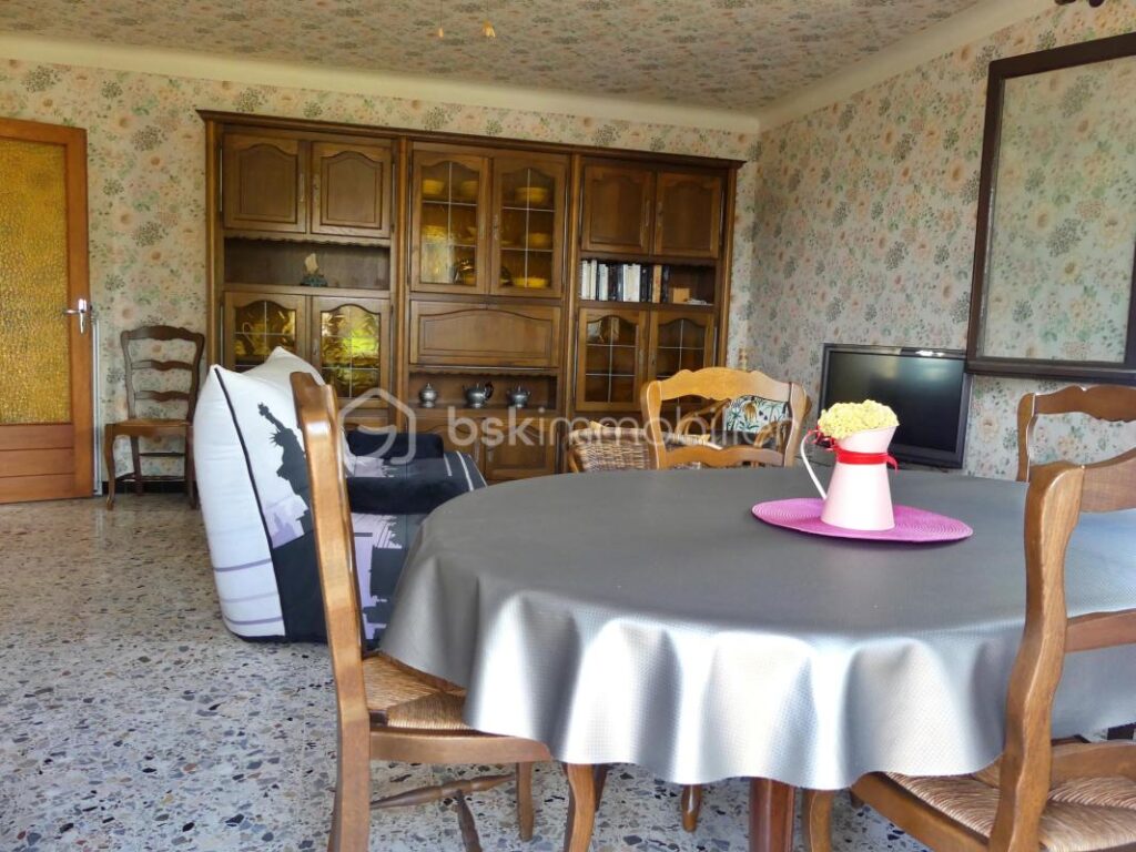 Maison familiale 4 faces avec possibilité revenus locatifs et le charme des années 70 – 5 pièces – 4 chambres – 162 m²
