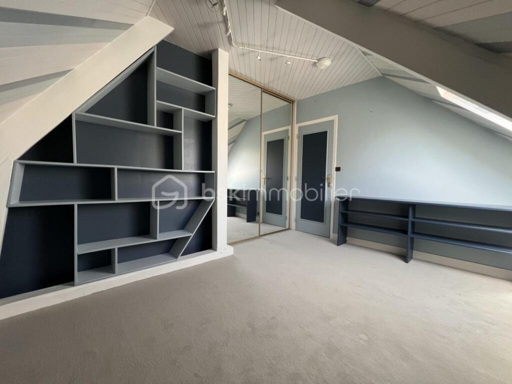 Magnifique maison 180 m2 de caractère, 5 chambres avec piscine sur terrain arboré de 6 000 m² – 7 pièces – 5 chambres – 180 m²