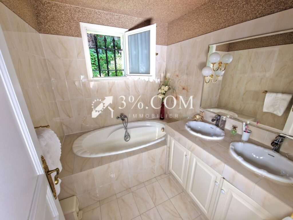 Villa familiale avec vue dégagée aux Golfs – 6 pièces – 3 chambres – 136 m²