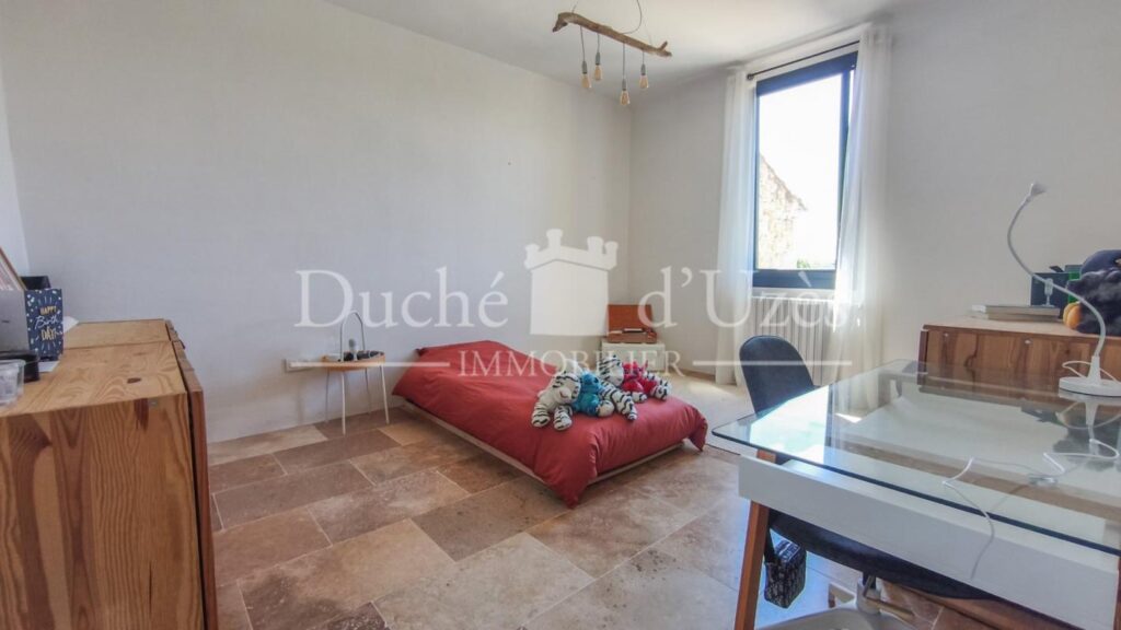 Maison – 9 pièces – 4 chambres – 200 m²