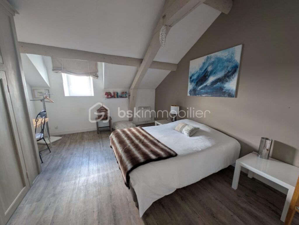 MAISON DE MAITRE RENOVEE – BORDS DE LOIRE – 7 pièces – 5 chambres – 198 m²
