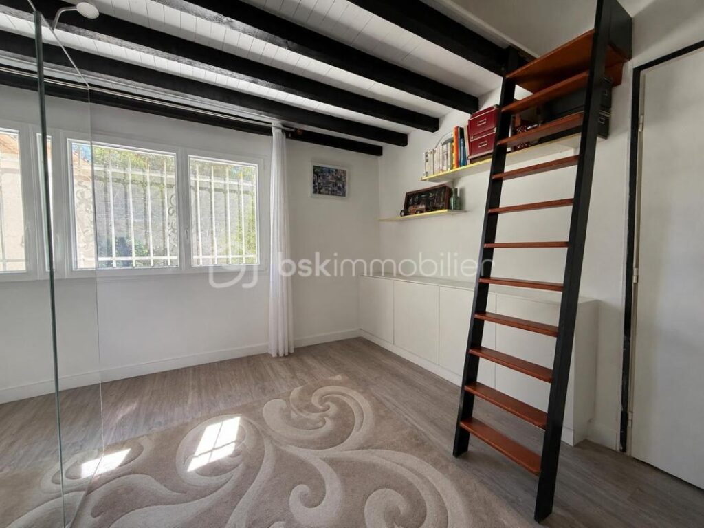 Rare à la vente – Maison de plain-pied avec vue dominante et cadre naturel unique – 6 pièces – 5 chambres – 155 m²