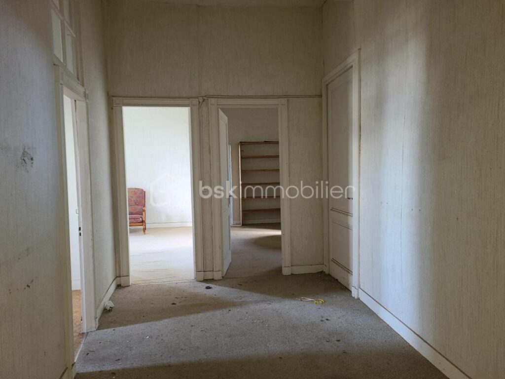 Volumes et potentiel – Maison de 240 m² avec vue dégagée sur la Garonne – 7 pièces – 4 chambres – 207 m²