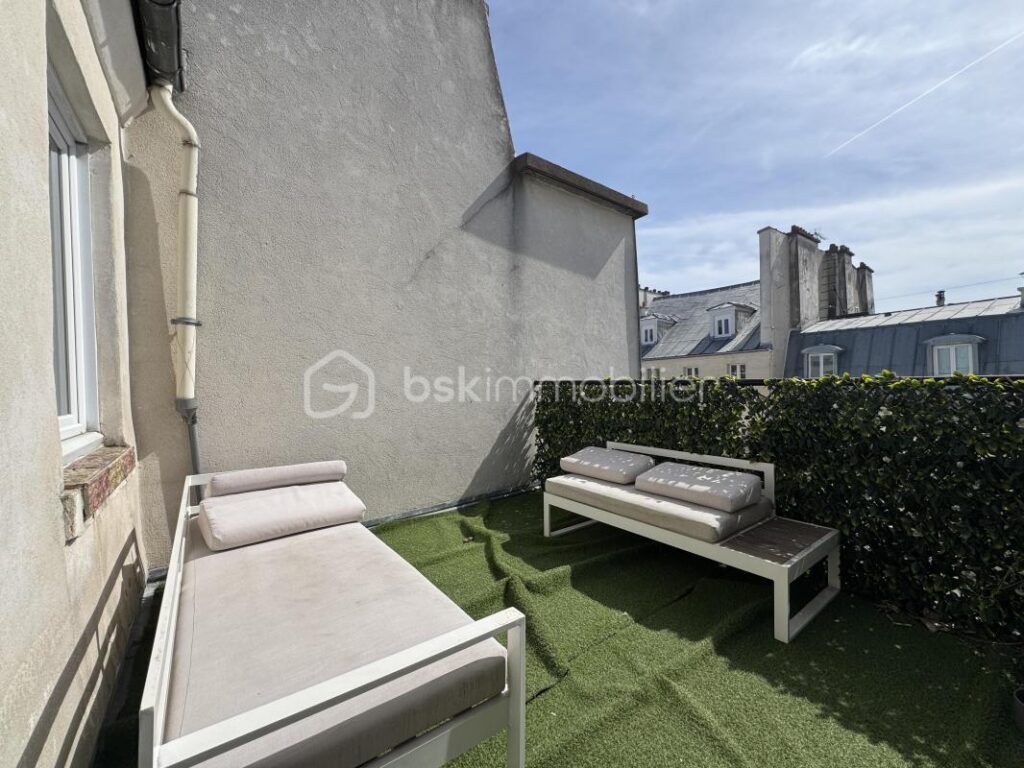 RARE – Rue Saint-Honoré- T2 39 m2 + terrasse – 2 pièces – 1 chambre – 50 m²