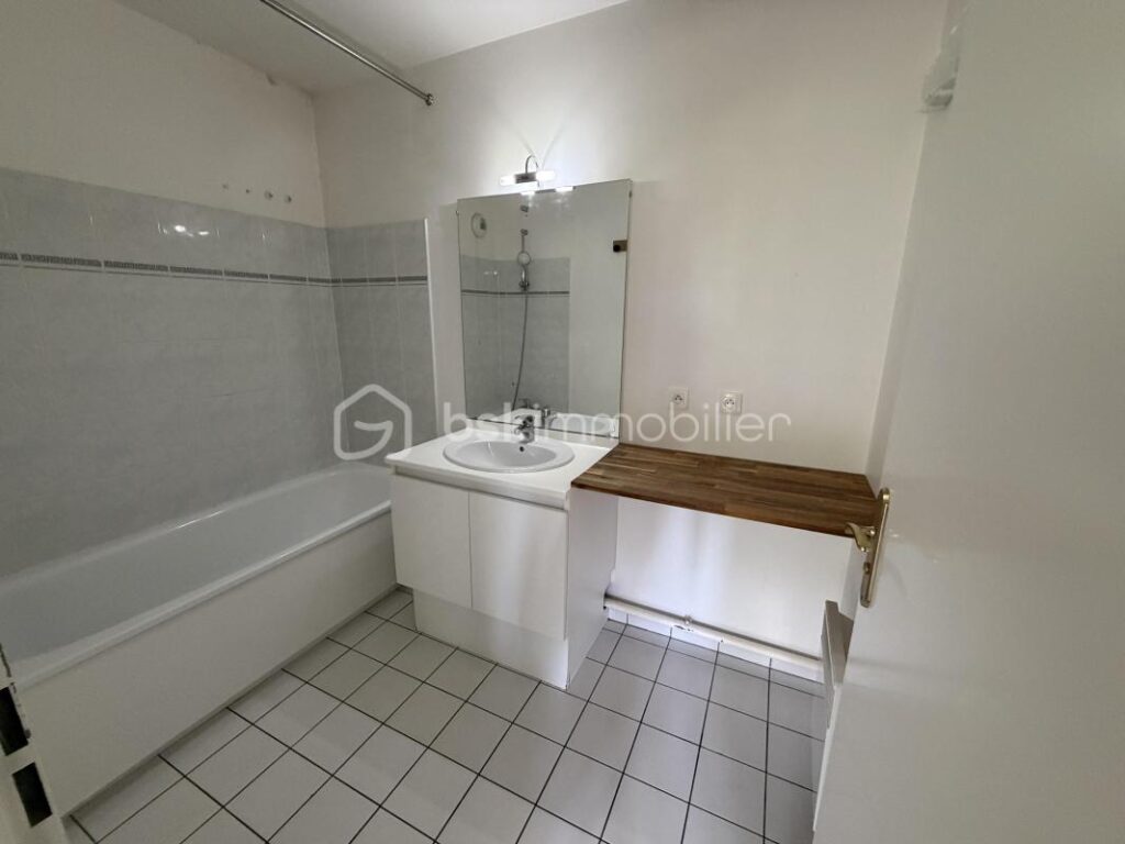 COUP DE CŒUR – DUPLEX DERNIER ÉTAGE – CENTRE MAGNY-LE-HONGRE – VUE PARC + PARKING – 3 pièces – 2 chambres – 61 m²