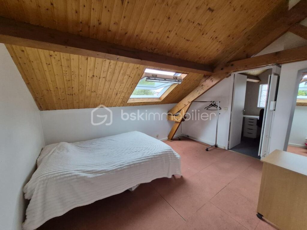 Belle maison de 113.75 m2 avec terrain, sous sol – 6 pièces – 4 chambres – 113 m²