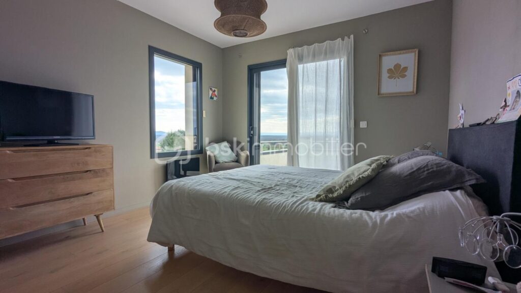 VILLA D&rsquo;ARCHITECTE – 6 pièces – 4 chambres – 163 m²