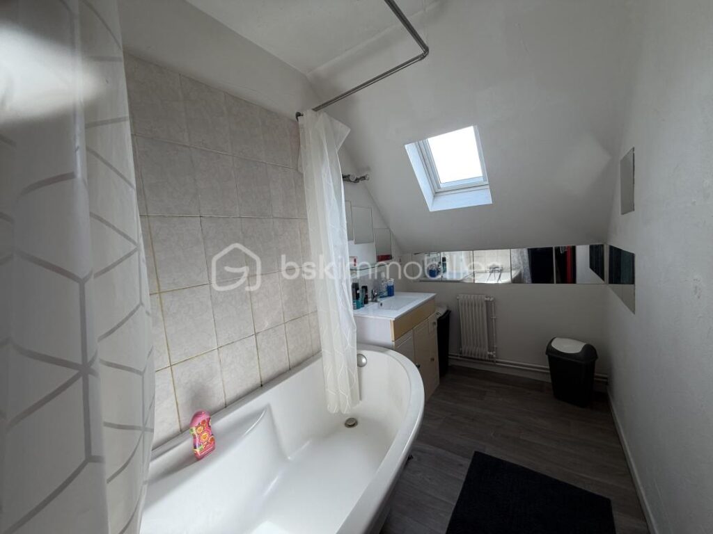 Maison de 106 m2 à rafraîchir de l’intérieur avec beaucoup d’atouts et en prime une belle vue sur les Pyrénées – 7 pièces – 4 chambres – 106 m²