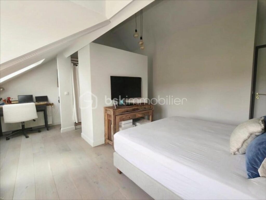 Charmante maison au coeur du village avec jardin – 6 pièces – 4 chambres – 142 m²