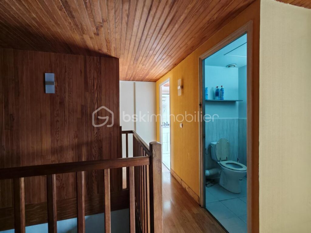 Maison familiale 5 pièces sur 3 niveaux – 137 m² – total surface au sol 250 m2 – Terrain 616m2 – Osny (95) – 5 pièces – 4 chambres – 137 m²