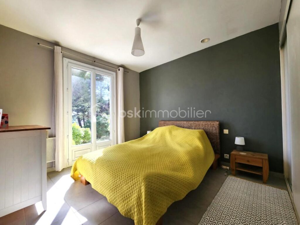 VILLA D&rsquo;EXCEPTION SUR LES HAUTEURS DE TOURBES AVEC UN APPARTEMENT INDÉPENDANT – 6 pièces – 3 chambres – 170 m²