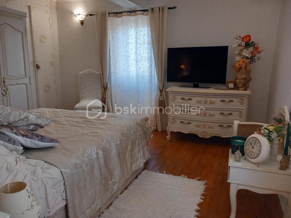 PROPRIETE EN PIERRE PROCHE AGEN- 3 CHAMBRES- MEZZANINE- JARDIN- CLOITRE – 5 pièces – 3 chambres – 181 m²