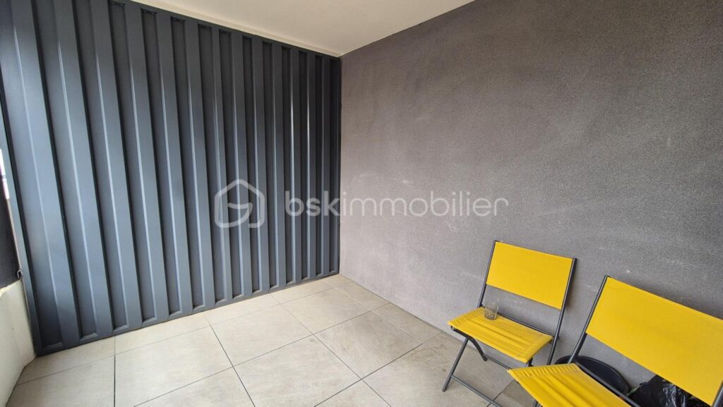 A VENDRE APPARTEMENT T2 CABINE DE 44M² A SAINT CYPRIEN – COTE VILLAGE – EN IMPASSE – TERRASSE – PARKIG PRIVE – LIBRE DE TOUTE OCCUPATION – VUE DEGAGEE – 2 pièces – 1 chambre – 44 m²