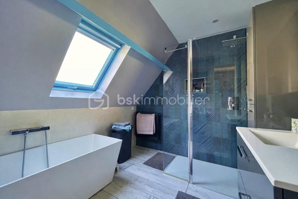 🏡 Élégance, lumière et panorama — Une maison d’exception sur les hauteurs de Jouars Pontchartrain – 8 pièces – 5 chambres – 170 m²