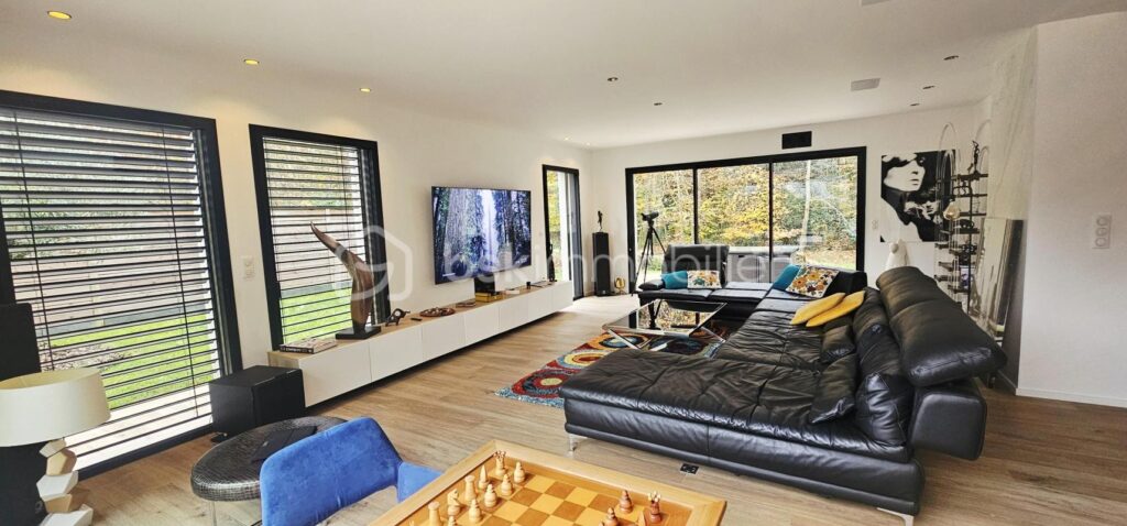 SUPERBE PROPRIETE DE 2021 AVEC SPA DE NAGE – 7 pièces – 4 chambres – 203 m²