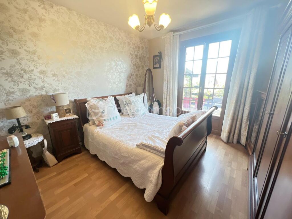Maison familiale 129 m² – Longjumeau (proche Ballainvilliers et Morangis) – avec piscine – 6 pièces – 4 chambres – 129 m²