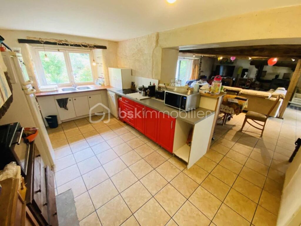 Maison de Village de 187 M² (Loyat 56800) – 7 pièces – 5 chambres – 187 m²