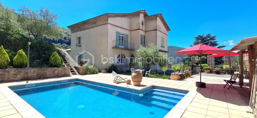 Elégante demeure de charme, aux pieds ces Cévennes, avec piscine et vue dégagée – 7 pièces – 6 chambres – 230 m²