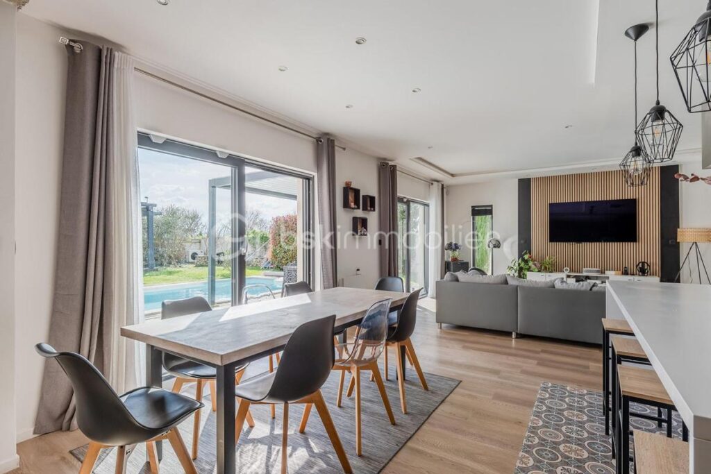 MAISON MODERNE QUASI AUTONOME AVEC PIECE DE VIE 80m2 – 5 pièces – 3 chambres – 163 m²