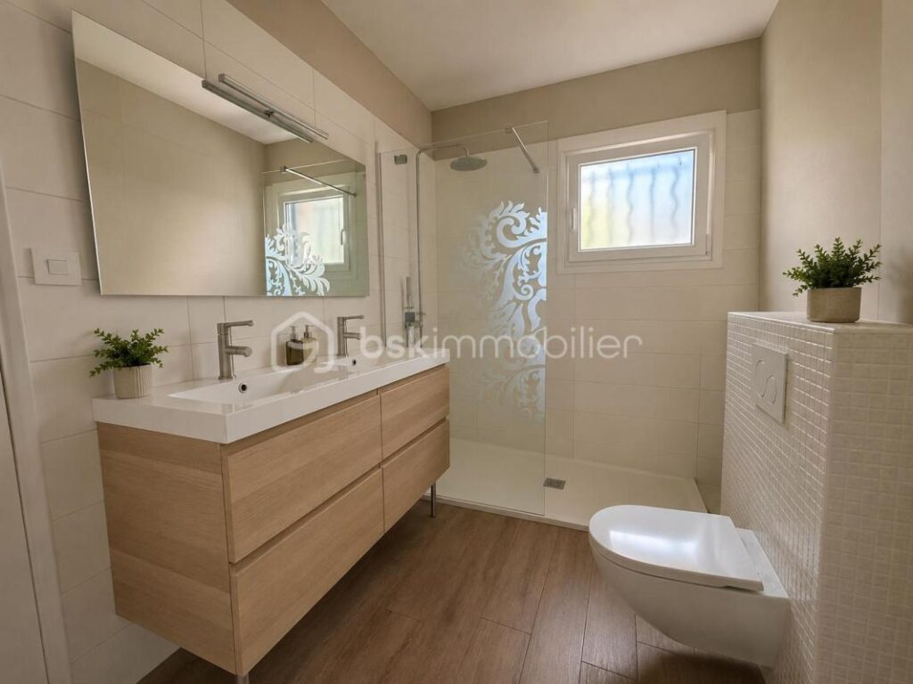 Rare à la vente – Maison de plain-pied avec vue dominante et cadre naturel unique – 6 pièces – 5 chambres – 155 m²