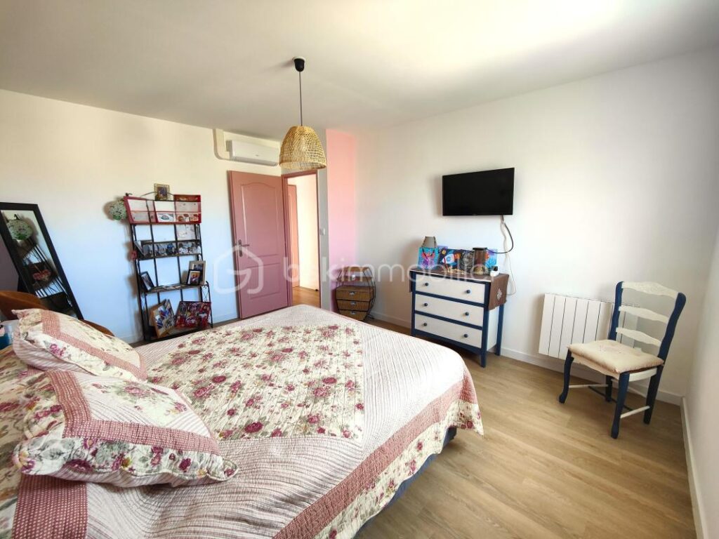 MONTREDON DES CORBIÈRES – VILLA R+1 – 120m² habitable – 3 CHAMBRES – DRESSING – CLIMATISATION RÉVERSIBLE – GARAGE – PISCINE EN DUR – VUE EXCEPTIONNELLE – 4 pièces – 3 chambres – 120 m²