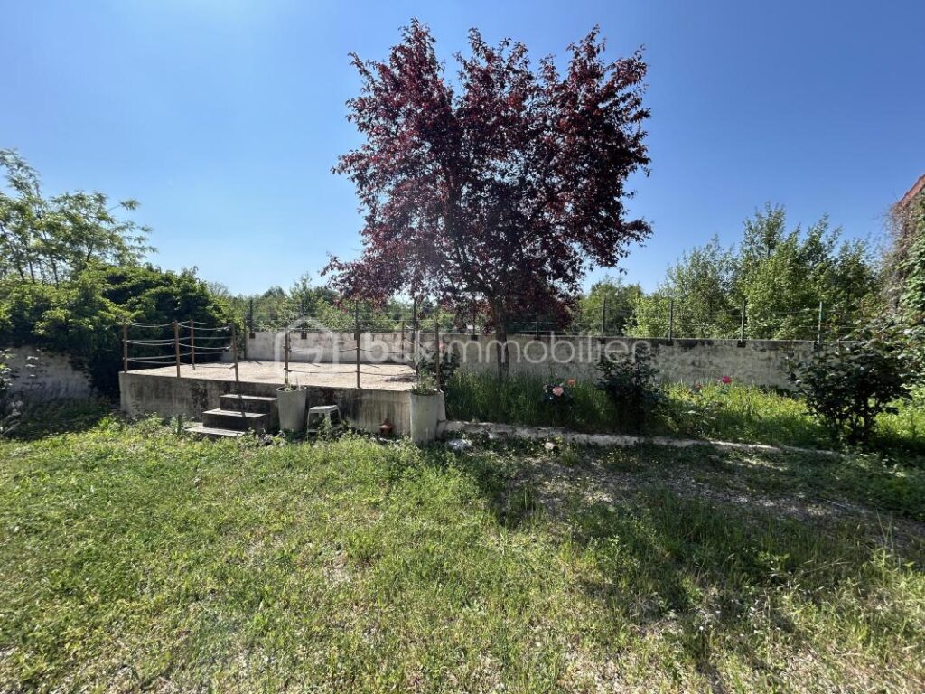 Maison de 130m2 – 3 chambres – Jardin avec vu sur l&rsquo;Yonne – 7 pièces – 3 chambres – 130 m²