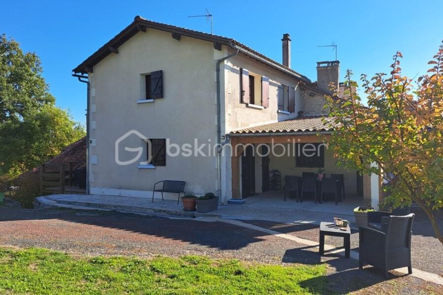 Maison à vendre à Tocane saint apre