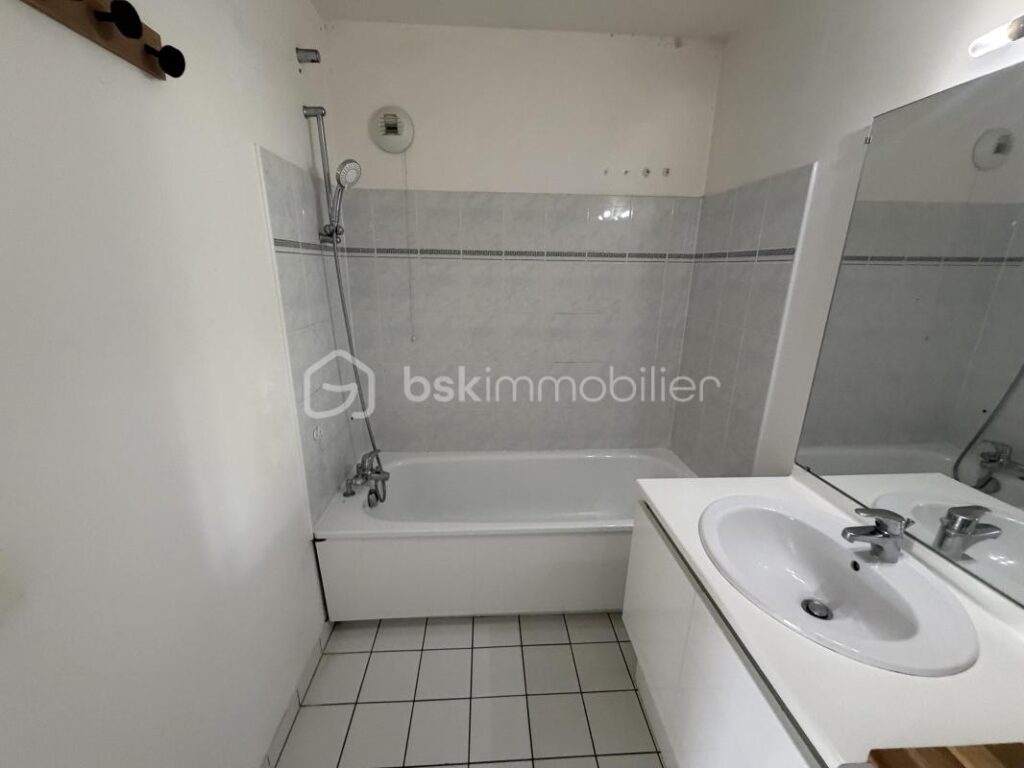 COUP DE CŒUR – DUPLEX DERNIER ÉTAGE – CENTRE MAGNY-LE-HONGRE – VUE PARC + PARKING – 3 pièces – 2 chambres – 61 m²