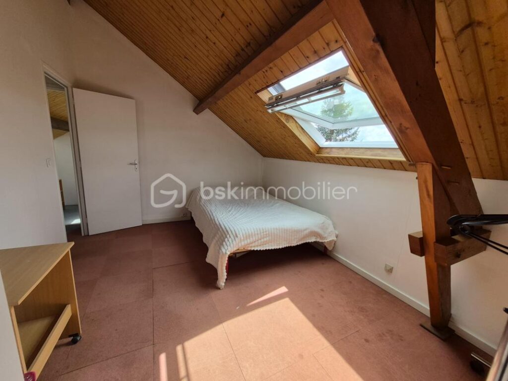 Belle maison de 113.75 m2 avec terrain, sous sol – 6 pièces – 4 chambres – 113 m²