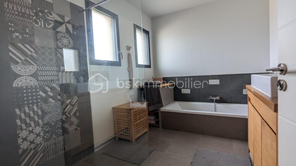 VILLA D&rsquo;ARCHITECTE – 6 pièces – 4 chambres – 163 m²