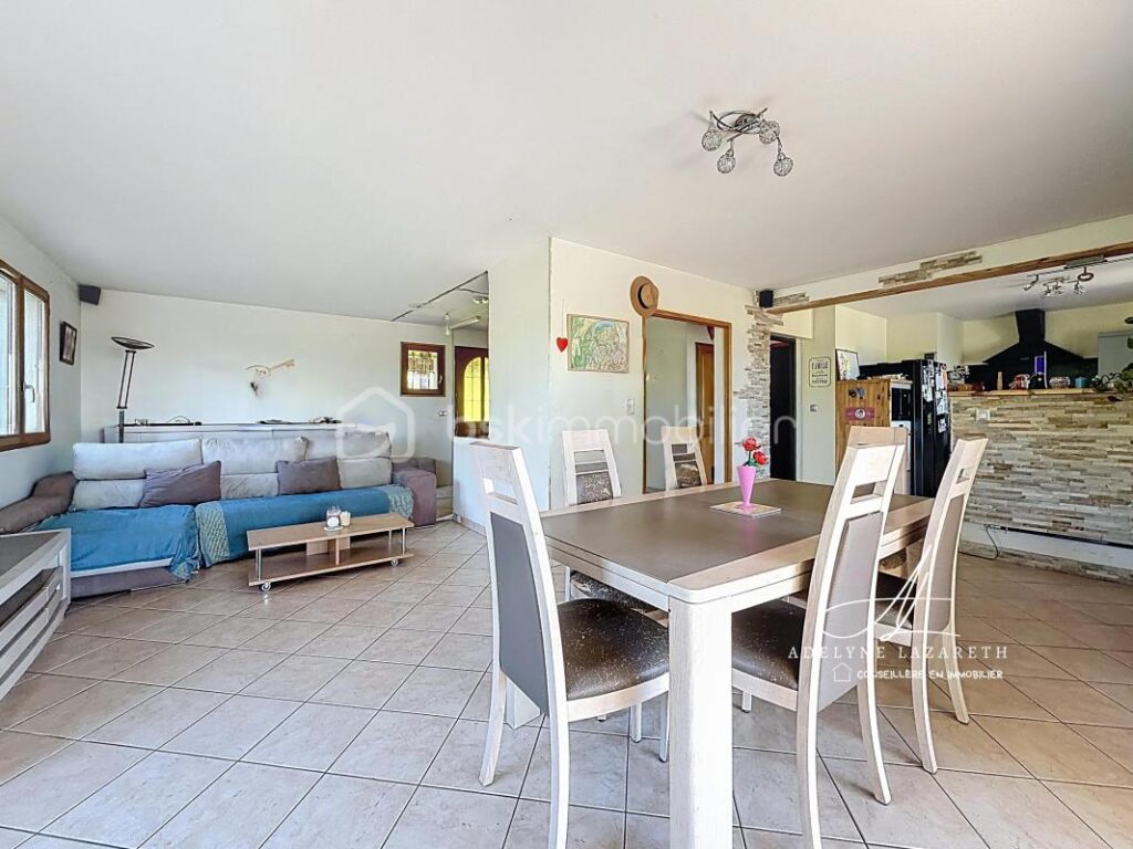 Maison individuelle avec vue panoramique – Fort potentiel jusqu’à 170 m² habitables – 4 pièces – 3 chambres – 102 m²
