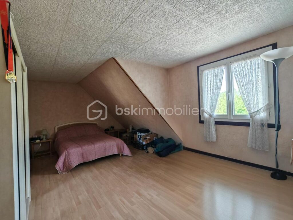 Maison familiale 5 pièces sur 3 niveaux – 137 m² – total surface au sol 250 m2 – Terrain 616m2 – Osny (95) – 5 pièces – 4 chambres – 137 m²