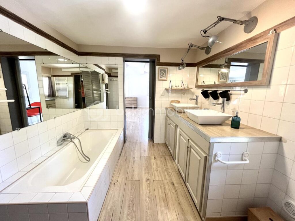 La villa d’architecte T10 – SAINT PAUL En FORET (83440) – 282 m2 – 10 pièces – 8 chambres – 282 m²