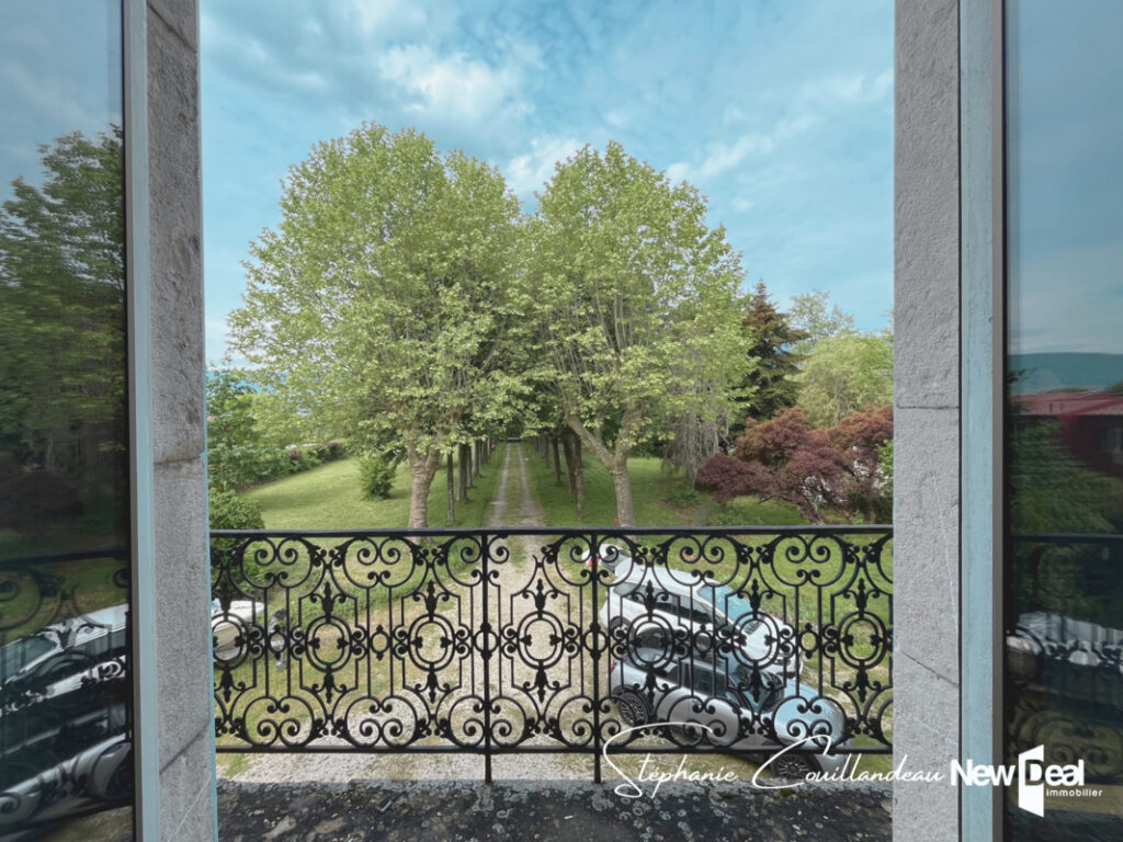 Grande maison de maître sur les hauteurs de Chambéry (limite Sonnaz) au calme avec vue dégagée – 8 pièces – 6 chambres – 213 m²