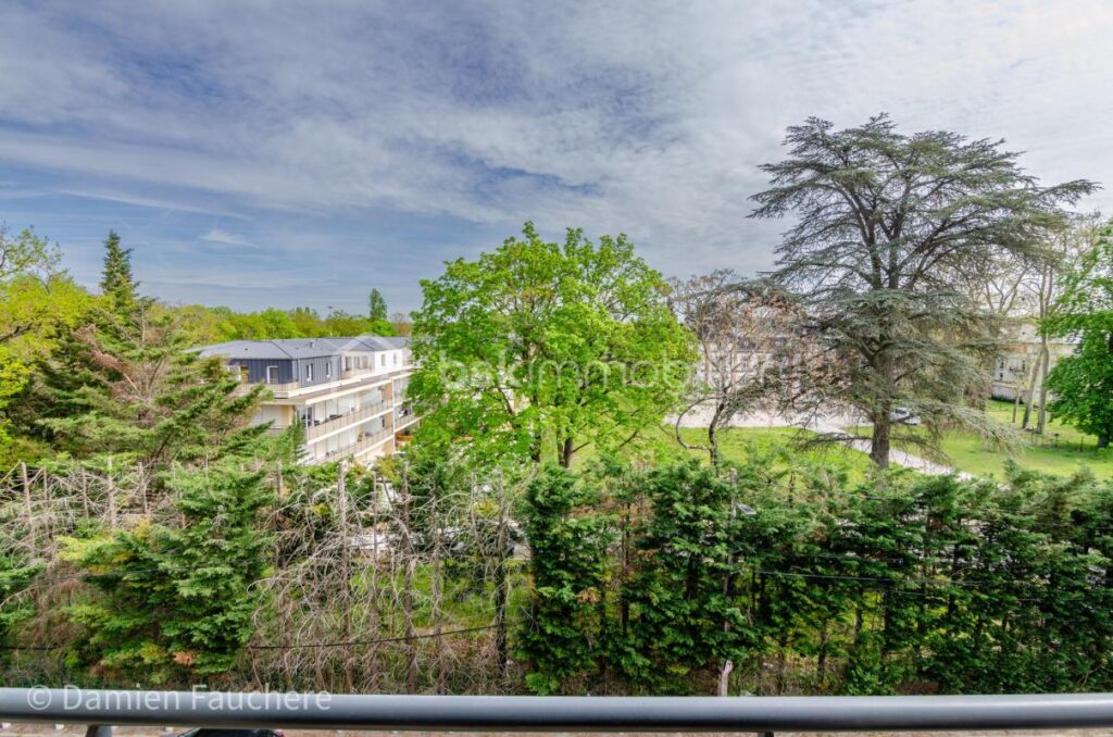 Appartement F2 lumineux – 2014 – Dernier étage avec balcon et parking sécurisé – 2 pièces – 1 chambre – 41 m²