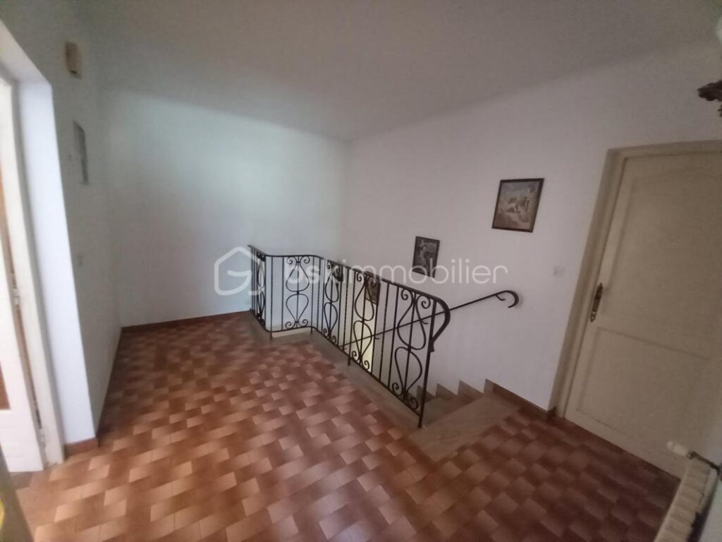 PROPRIETE avec Vue sur le Pont du Gard – Rare sur le secteur – 9 pièces – 6 chambres – 248 m²