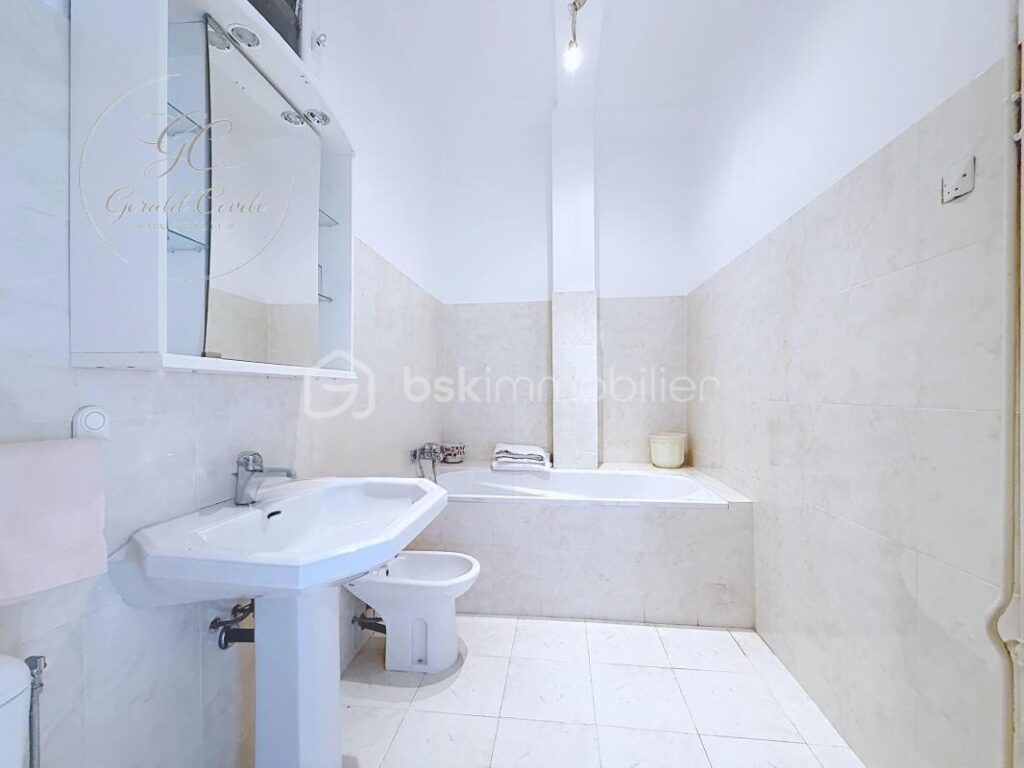 APPARTEMENT 3 PIECES DE 103 M² AVEC UNE VUE SPECTACULAIRE MER SITUE A GRASSE – 3 pièces – 2 chambres – 103 m²
