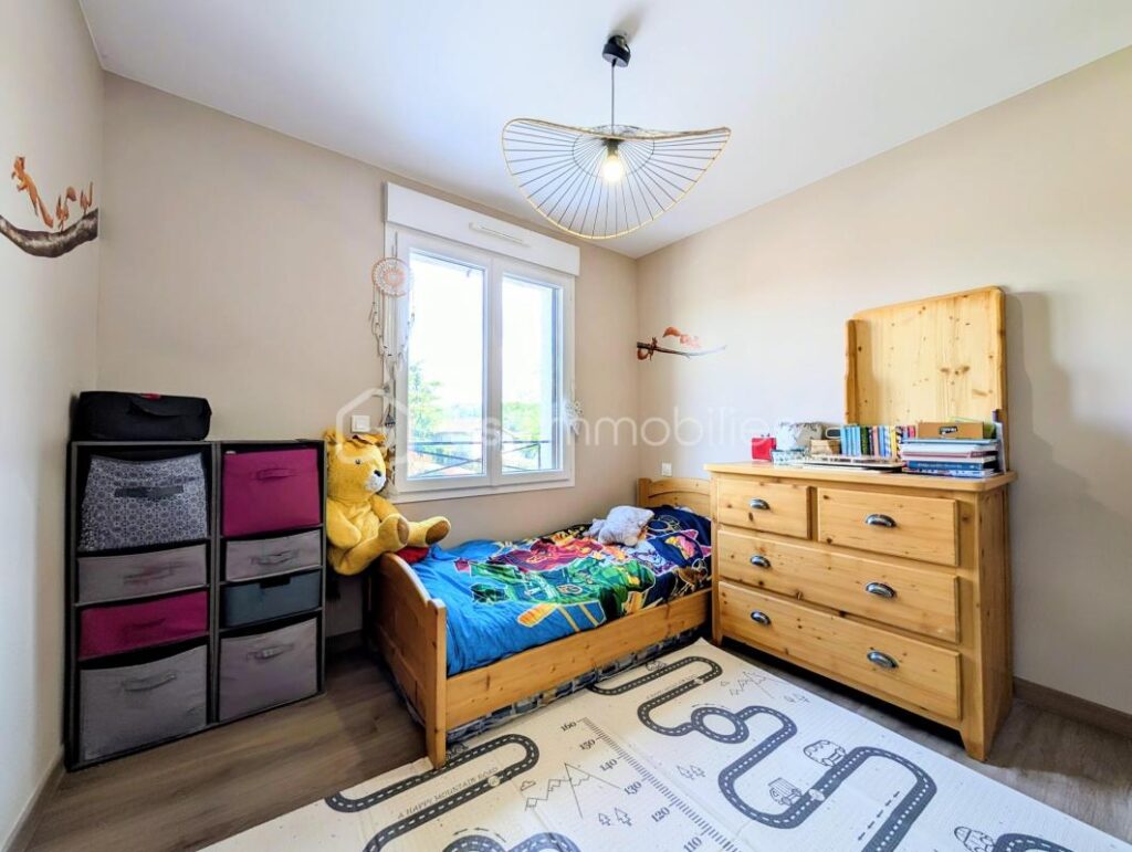 HAUTEVILLE-SUR-FIER — MAISON RECENTE — 4 CHAMBRES — CALME — VUE DEGAGEE — TERRASSE — JARDIN – 5 pièces – 4 chambres – 101 m²
