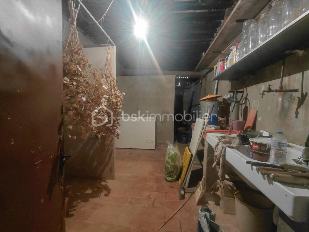 🏡 **Maison de village pleine de charme au cœur de Sault – 156 m² env. avec fort potentiel !** 🏡 – 6 pièces – 5 chambres – 156 m²